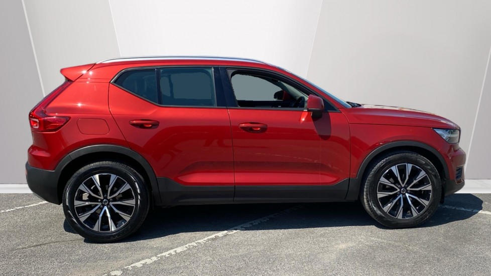 Volvo XC40 2.0 D3 Momentum 5dr Geartronic Diesel Estate - Image 3