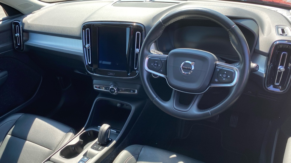 Volvo XC40 2.0 D3 Momentum 5dr Geartronic Diesel Estate - Image 4