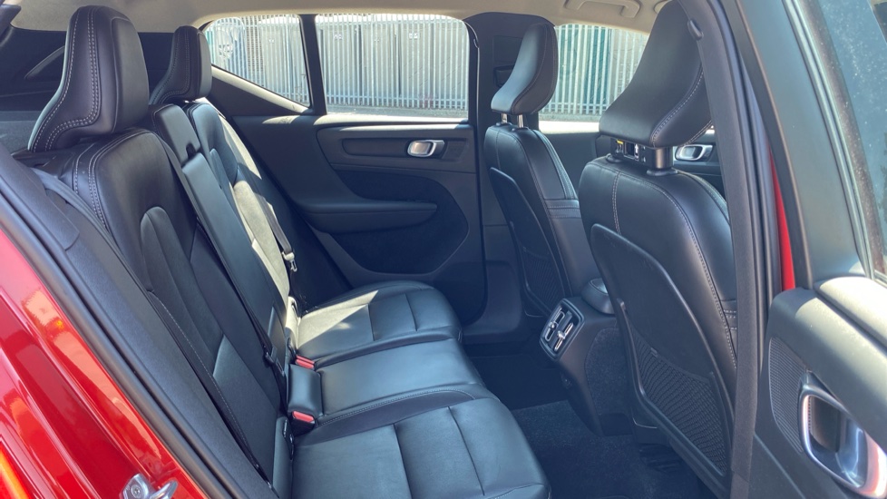 Volvo XC40 2.0 D3 Momentum 5dr Geartronic Diesel Estate - Image 6