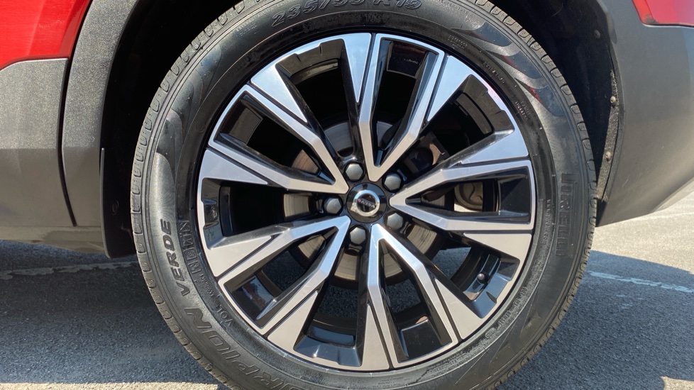 Volvo XC40 2.0 D3 Momentum 5dr Geartronic Diesel Estate - Image 9
