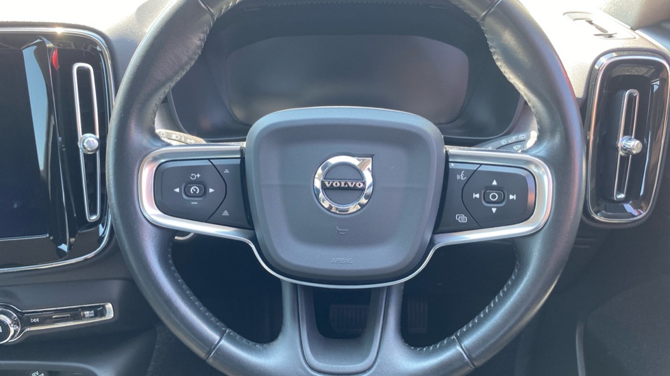 Volvo XC40 2.0 D3 Momentum 5dr Geartronic Diesel Estate - Image 10