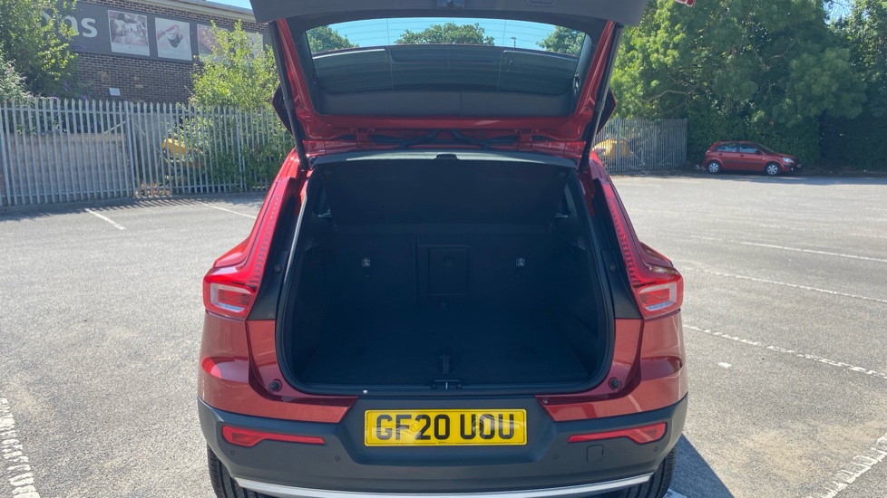 Volvo XC40 2.0 D3 Momentum 5dr Geartronic Diesel Estate - Image 13