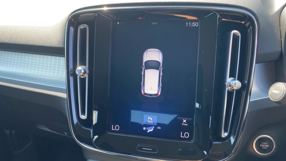 Volvo XC40 2.0 D3 Momentum 5dr Geartronic Diesel Estate - Image 22