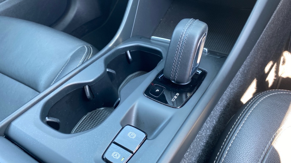Volvo XC40 2.0 D3 Momentum 5dr Geartronic Diesel Estate - Image 32