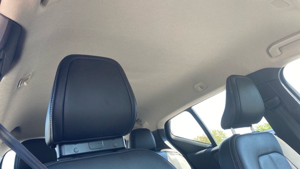 Volvo XC40 2.0 D3 Momentum 5dr Geartronic Diesel Estate - Image 37