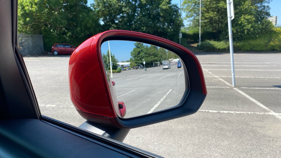 Volvo XC40 2.0 D3 Momentum 5dr Geartronic Diesel Estate - Image 38