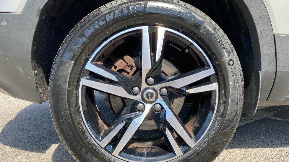 Volvo XC40 2.0 B3P Plus Dark 5dr Auto Petrol Estate - Image 9