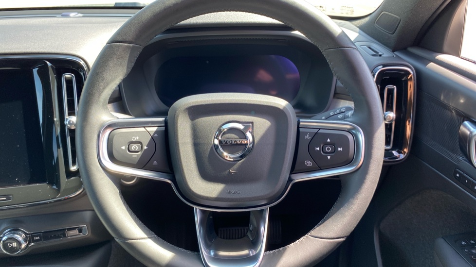 Volvo XC40 2.0 B3P Plus Dark 5dr Auto Petrol Estate - Image 10
