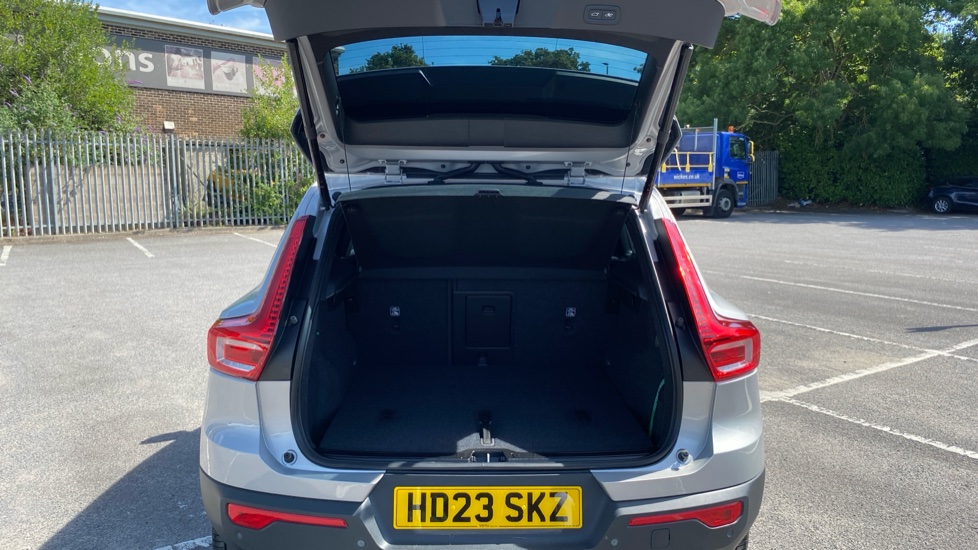 Volvo XC40 2.0 B3P Plus Dark 5dr Auto Petrol Estate - Image 13