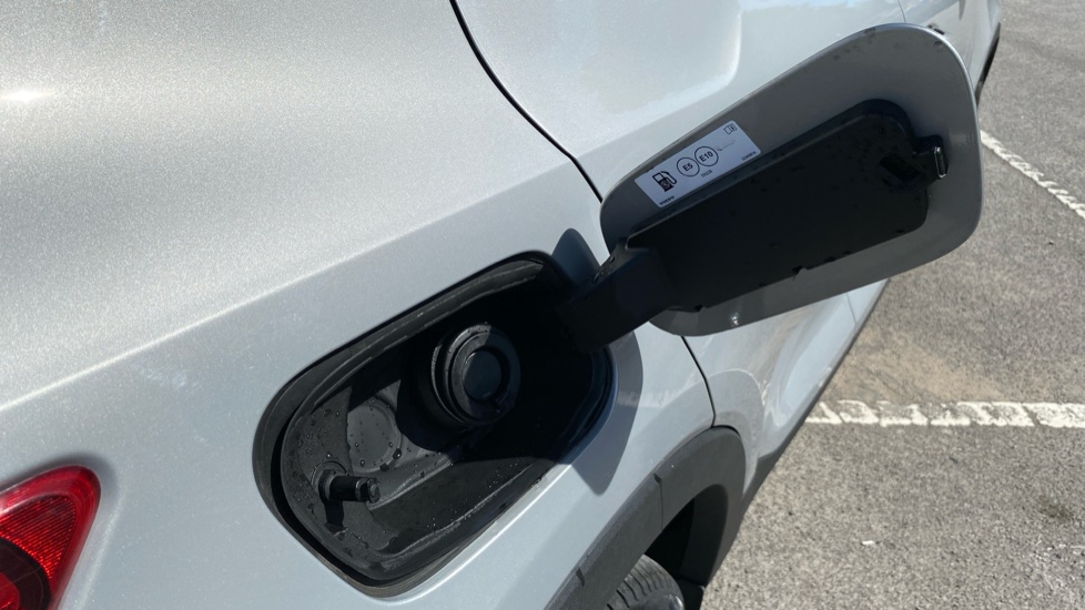 Volvo XC40 2.0 B3P Plus Dark 5dr Auto Petrol Estate - Image 16
