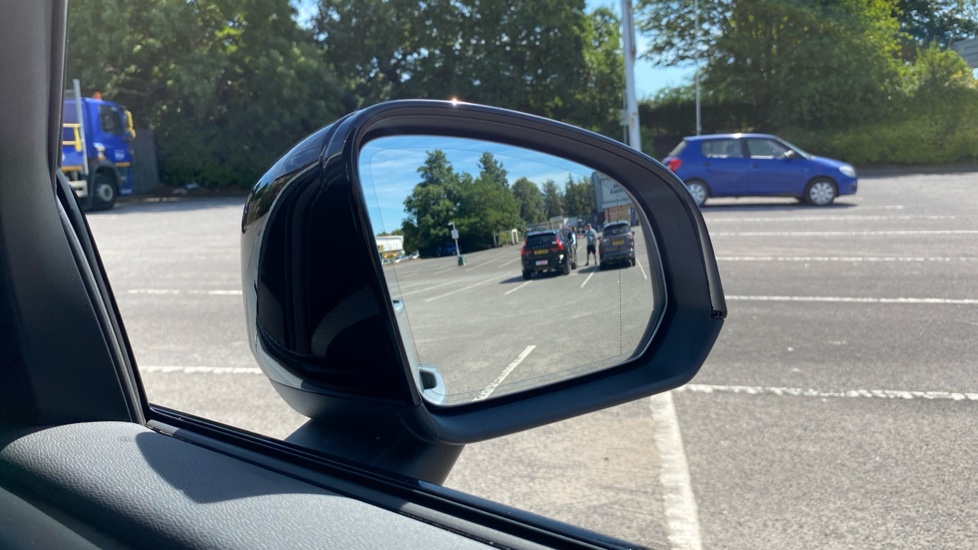 Volvo XC40 2.0 B3P Plus Dark 5dr Auto Petrol Estate - Image 32