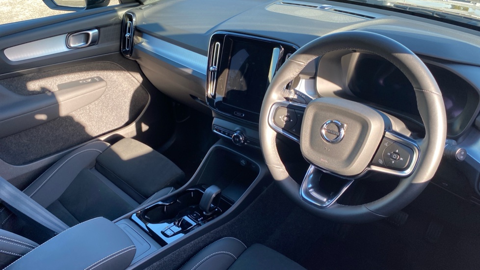 Volvo XC40 2.0 B3P Plus Black Edition 5dr Auto Petrol Estate - Image 4