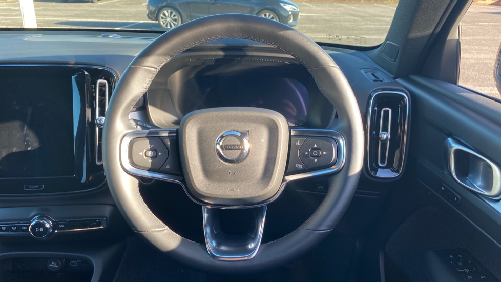 Volvo XC40 2.0 B3P Plus Black Edition 5dr Auto Petrol Estate - Image 10