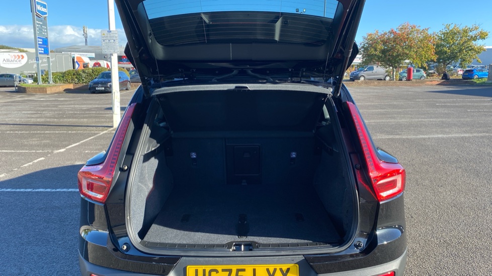 Volvo XC40 2.0 B3P Plus Black Edition 5dr Auto Petrol Estate - Image 13