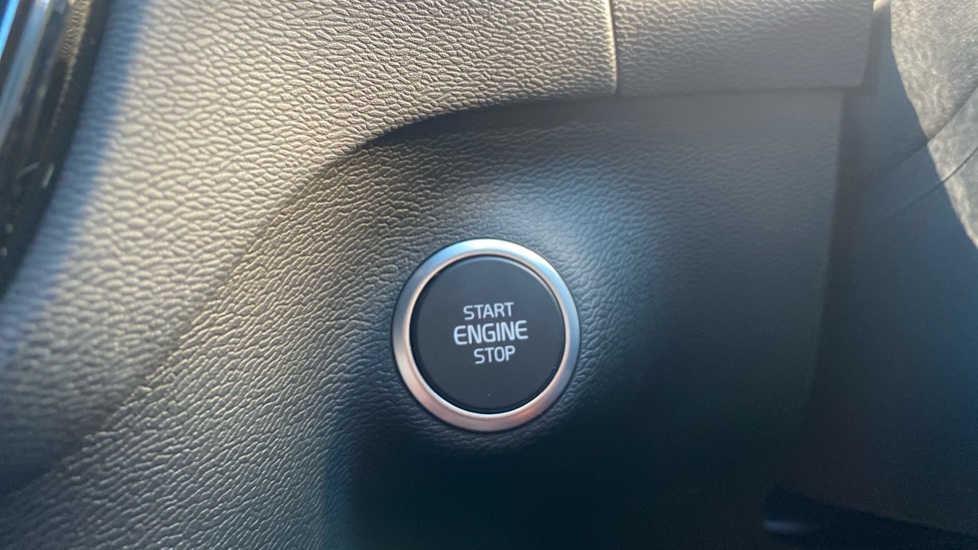 Volvo XC40 2.0 B3P Plus Black Edition 5dr Auto Petrol Estate - Image 27