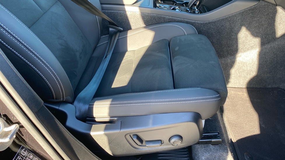 Volvo XC40 2.0 B3P Plus Black Edition 5dr Auto Petrol Estate - Image 30