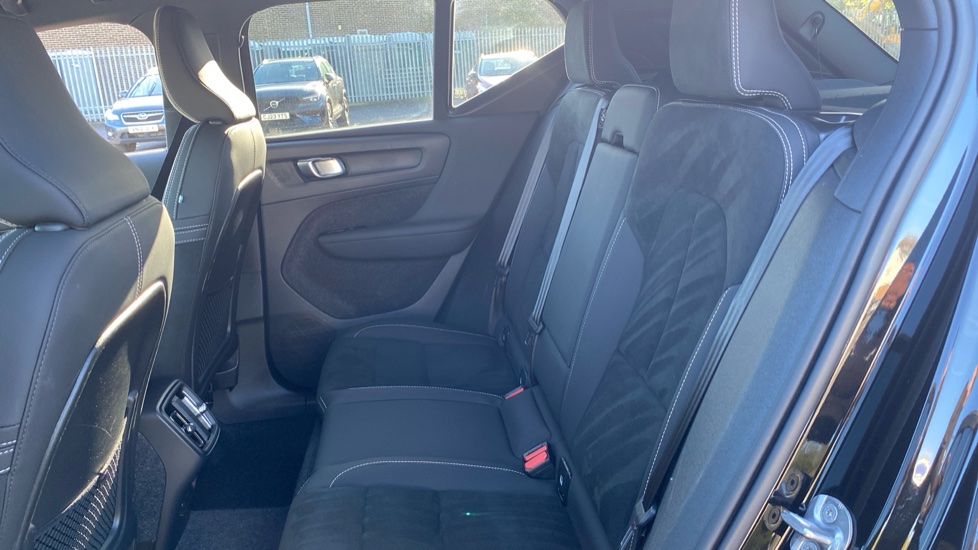 Volvo XC40 2.0 B3P Plus Black Edition 5dr Auto Petrol Estate - Image 33