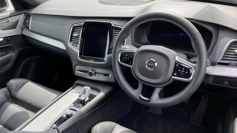 Volvo XC90 2.0 B5D [235] Plus Dark 5dr AWD Geartronic Diesel Estate - Image 4