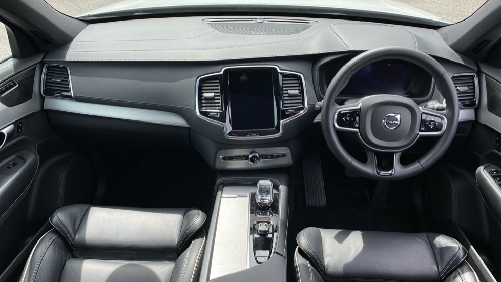 Volvo XC90 2.0 B5D [235] Plus Dark 5dr AWD Geartronic Diesel Estate - Image 5