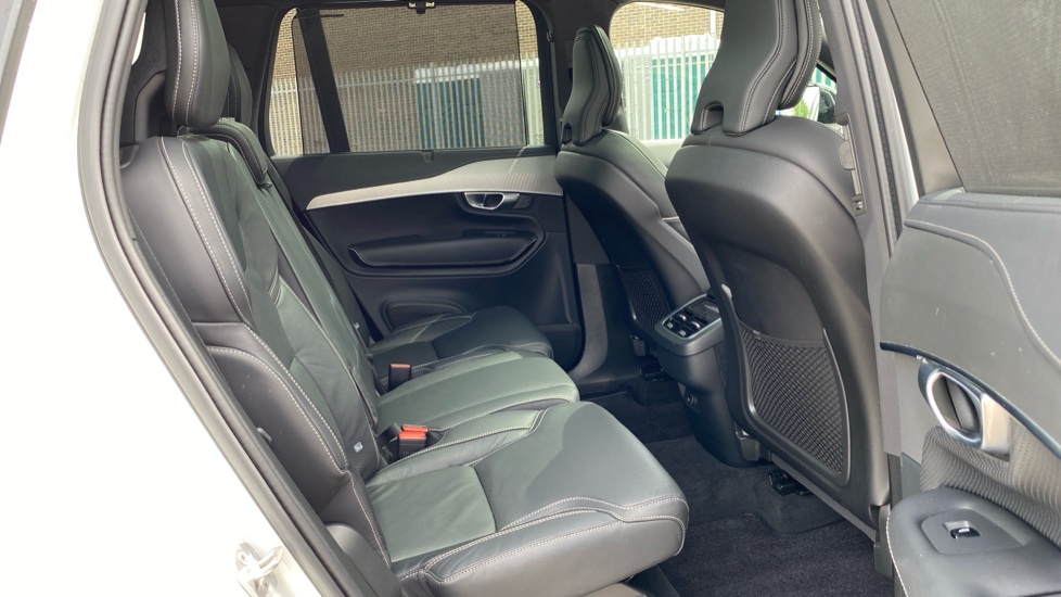 Volvo XC90 2.0 B5D [235] Plus Dark 5dr AWD Geartronic Diesel Estate - Image 6