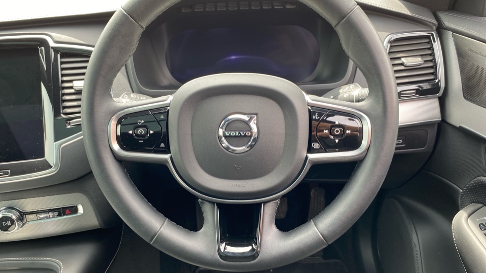 Volvo XC90 2.0 B5D [235] Plus Dark 5dr AWD Geartronic Diesel Estate - Image 10