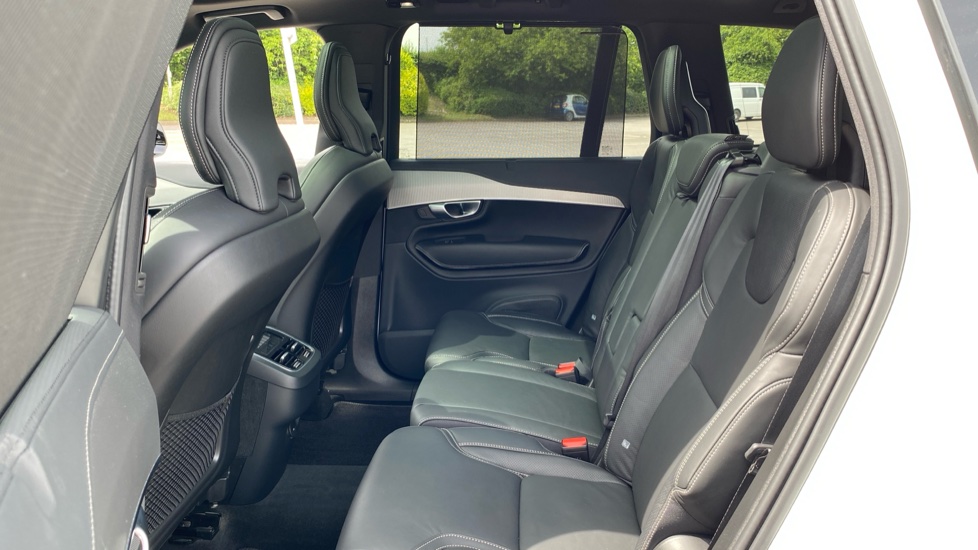 Volvo XC90 2.0 B5D [235] Plus Dark 5dr AWD Geartronic Diesel Estate - Image 36