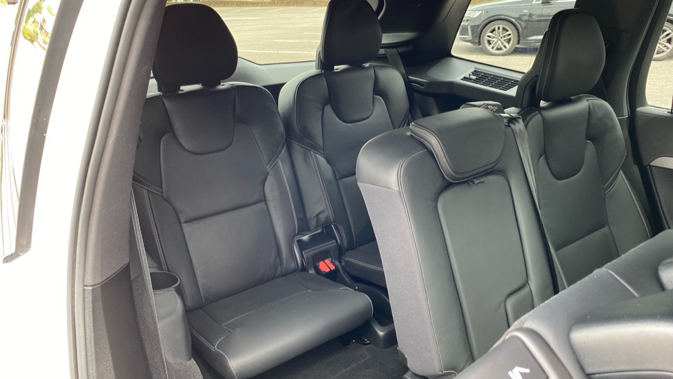 Volvo XC90 2.0 B5D [235] Plus Dark 5dr AWD Geartronic Diesel Estate - Image 39