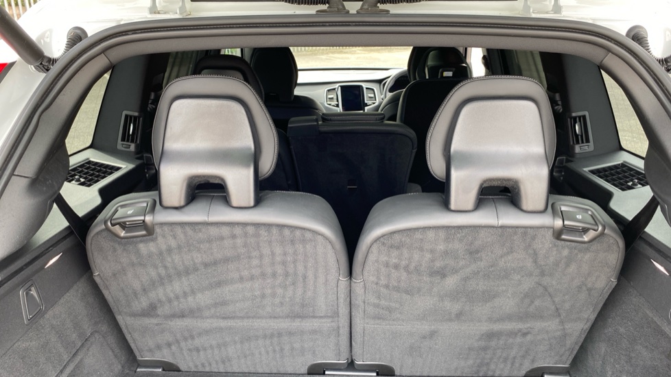 Volvo XC90 2.0 B5D [235] Plus Dark 5dr AWD Geartronic Diesel Estate - Image 40