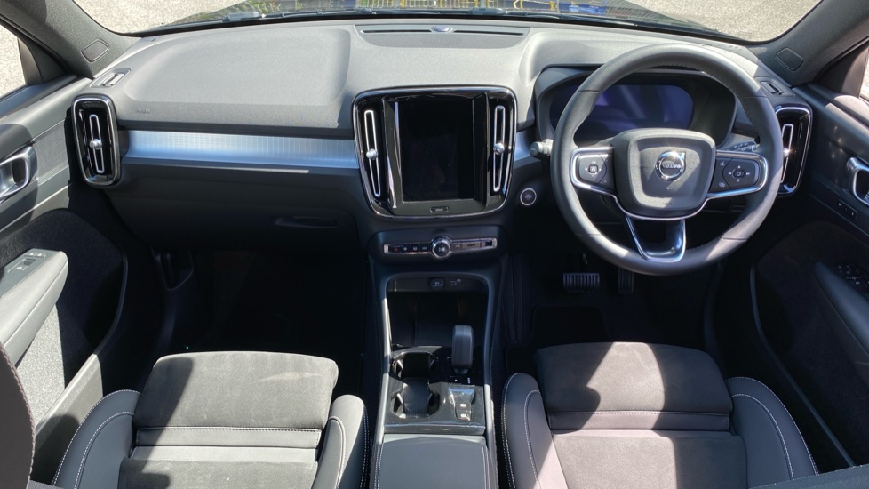 Volvo XC40 2.0 B4P Plus Black Edition 5dr Auto Petrol Estate - Image 5
