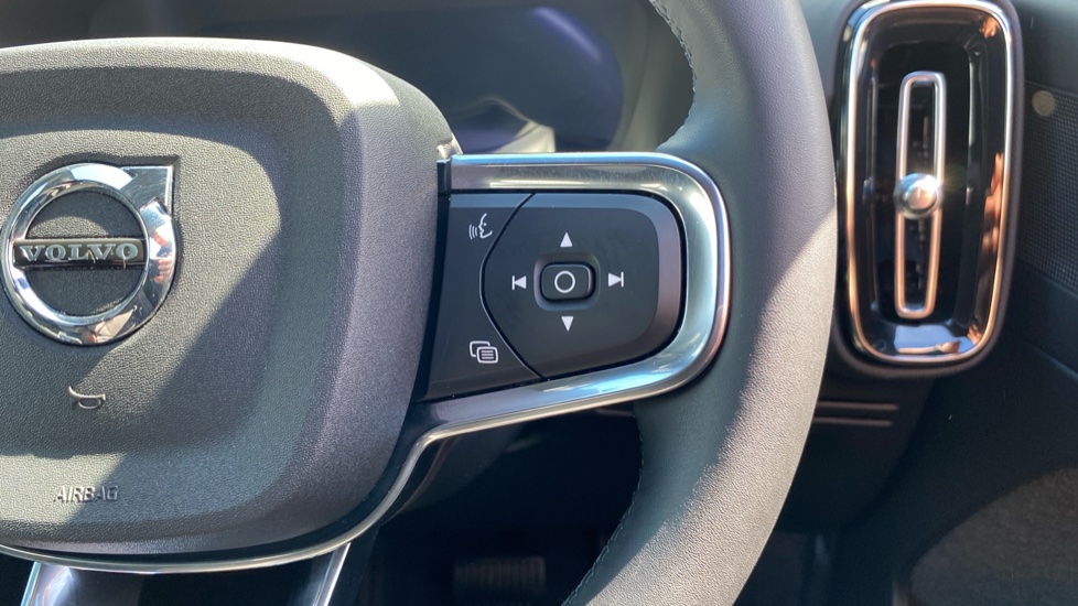 Volvo XC40 2.0 B4P Plus Black Edition 5dr Auto Petrol Estate - Image 23