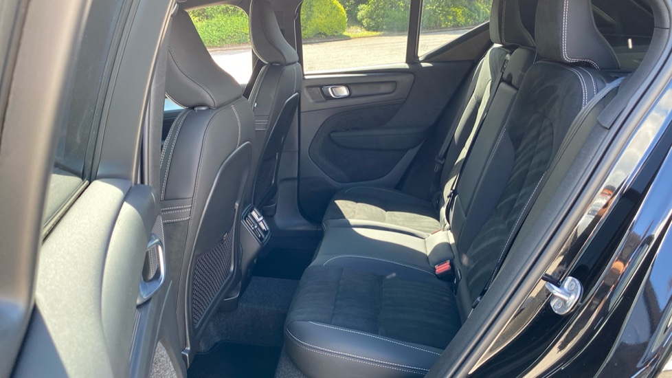 Volvo XC40 2.0 B4P Plus Black Edition 5dr Auto Petrol Estate - Image 34