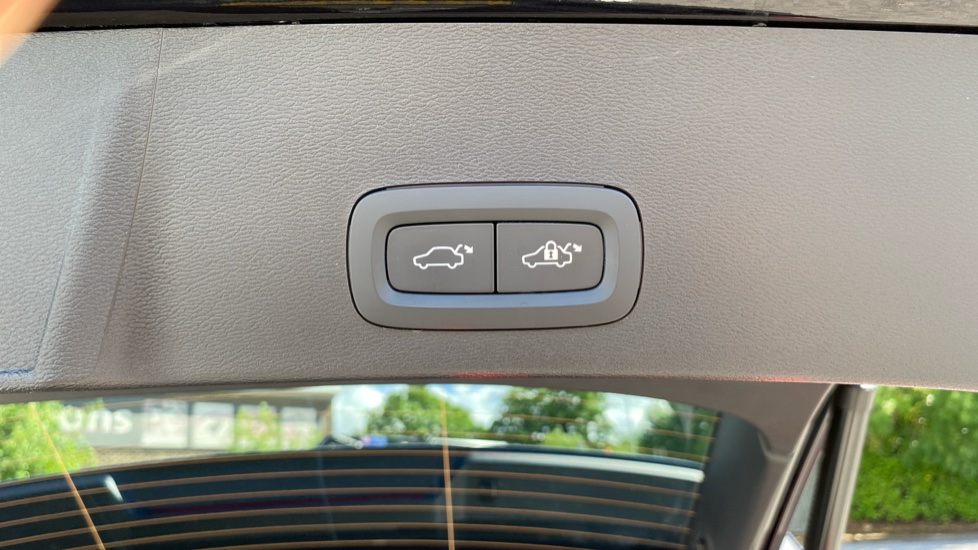 Volvo XC40 2.0 B4P Plus Black Edition 5dr Auto Petrol Estate - Image 36