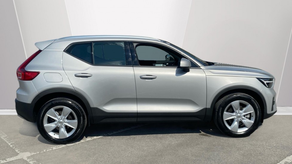 Volvo XC40 2.0 B3P Core 5dr Auto Petrol Estate - Image 3