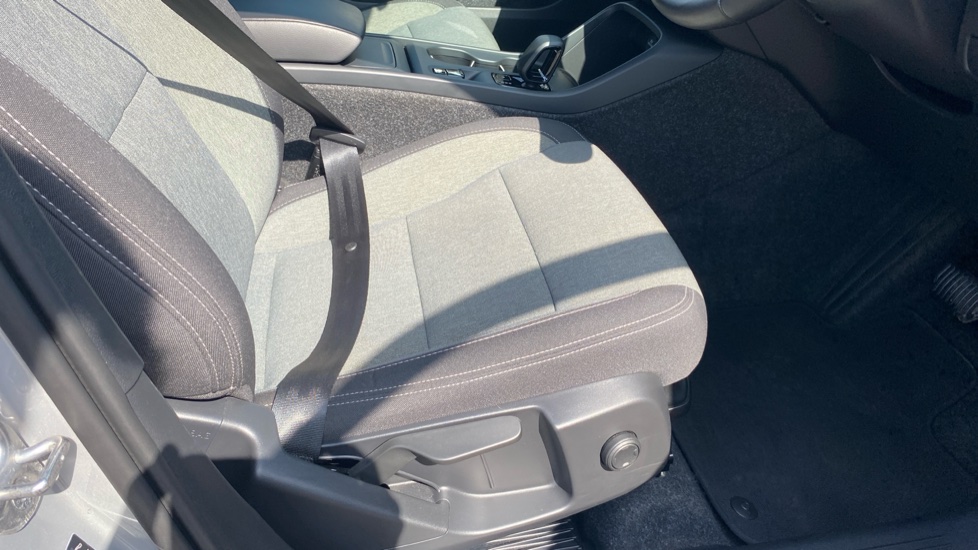 Volvo XC40 2.0 B3P Core 5dr Auto Petrol Estate - Image 32
