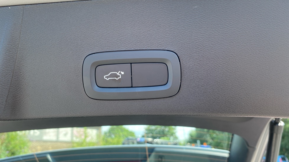 Volvo XC40 2.0 B3P Core 5dr Auto Petrol Estate - Image 37