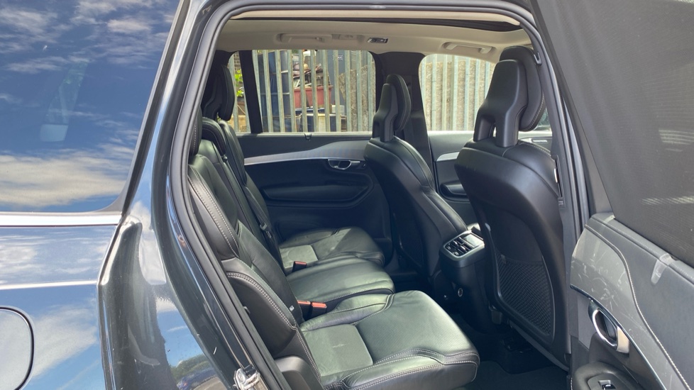 Volvo XC90 2.0 T5 [250] Inscription Pro 5dr AWD Gtron Petrol Estate - Image 6