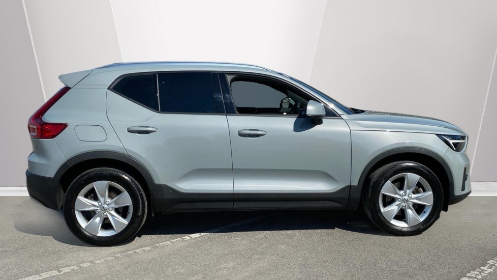 Volvo XC40 2.0 B3P Core 5dr Auto Petrol Estate - Image 3
