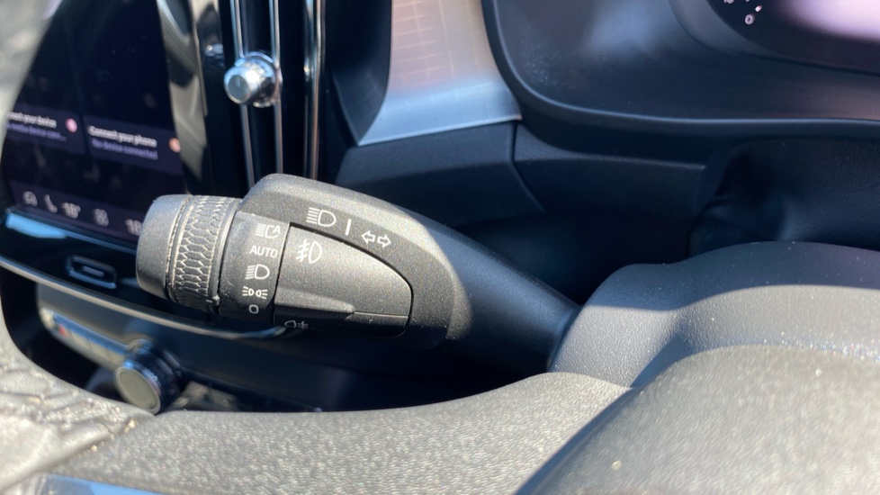 Volvo XC40 2.0 B3P Core 5dr Auto Petrol Estate - Image 20