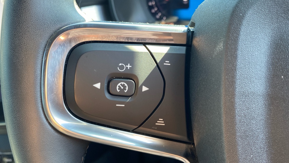 Volvo XC40 2.0 B3P Core 5dr Auto Petrol Estate - Image 21