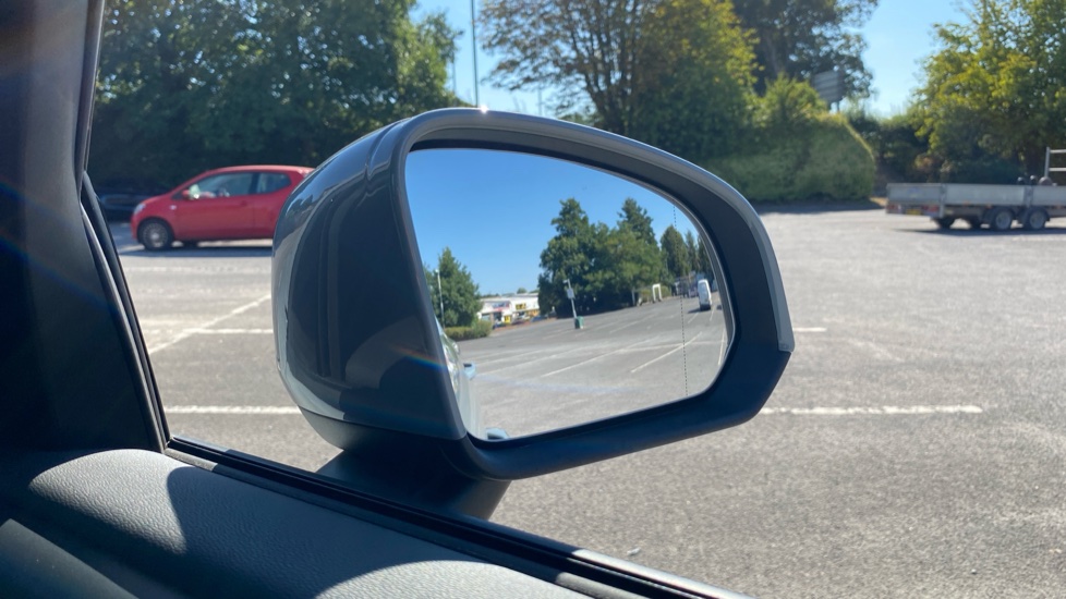 Volvo XC40 2.0 B3P Core 5dr Auto Petrol Estate - Image 32
