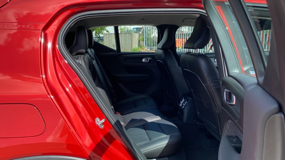 Volvo XC40 1.5 T5 Recharge PHEV Inscription Pro 5dr Auto Estate - Image 6