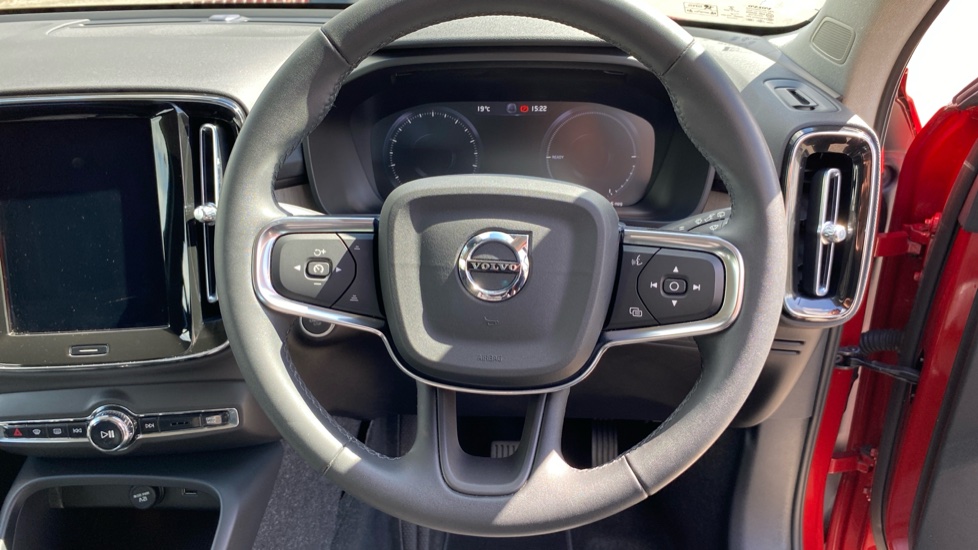 Volvo XC40 1.5 T5 Recharge PHEV Inscription Pro 5dr Auto Estate - Image 10