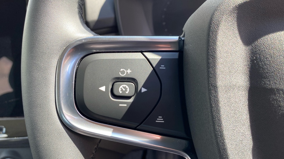 Volvo XC40 1.5 T5 Recharge PHEV Inscription Pro 5dr Auto Estate - Image 21