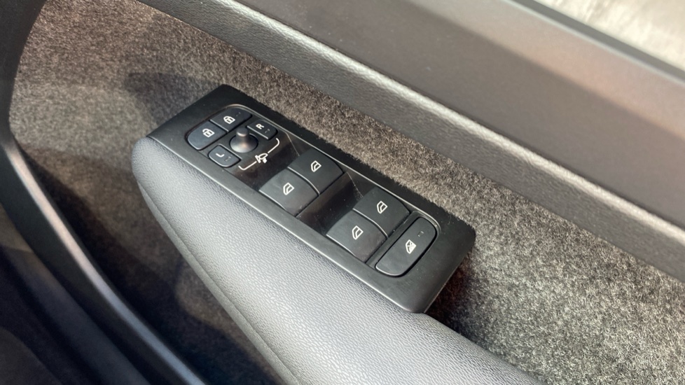 Volvo XC40 1.5 T5 Recharge PHEV Inscription Pro 5dr Auto Estate - Image 24