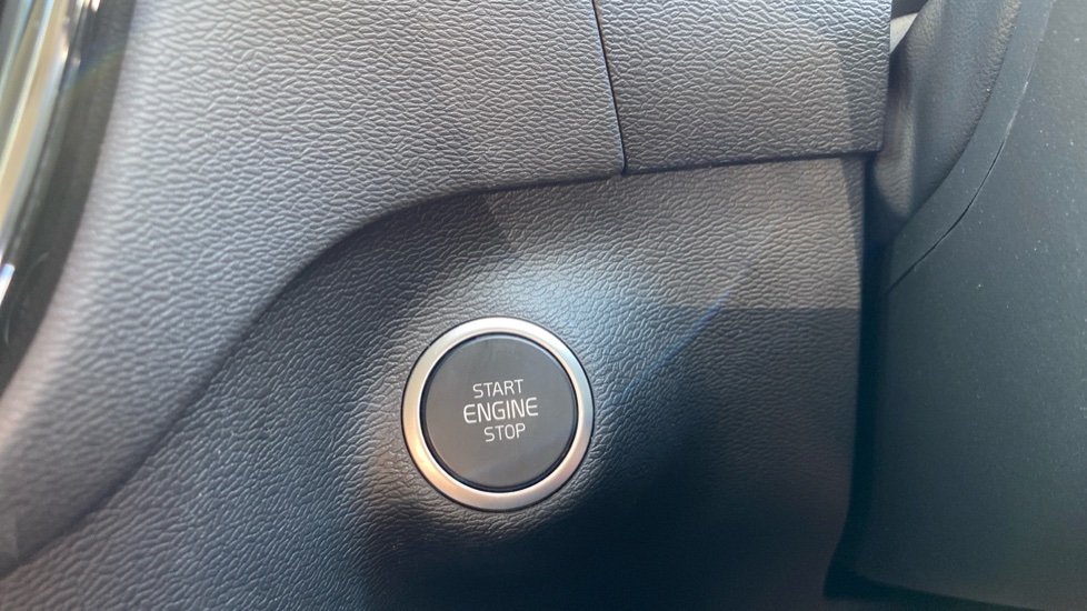 Volvo XC40 1.5 T5 Recharge PHEV Inscription Pro 5dr Auto Estate - Image 27