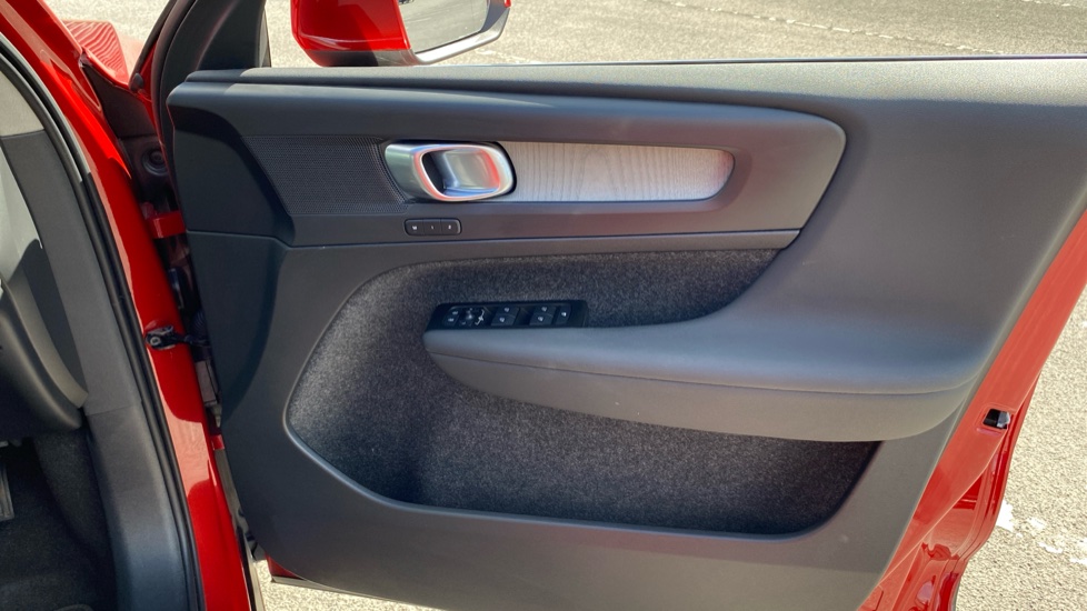 Volvo XC40 1.5 T5 Recharge PHEV Inscription Pro 5dr Auto Estate - Image 29