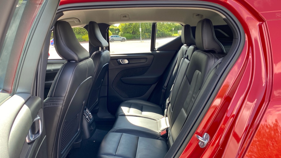 Volvo XC40 1.5 T5 Recharge PHEV Inscription Pro 5dr Auto Estate - Image 33