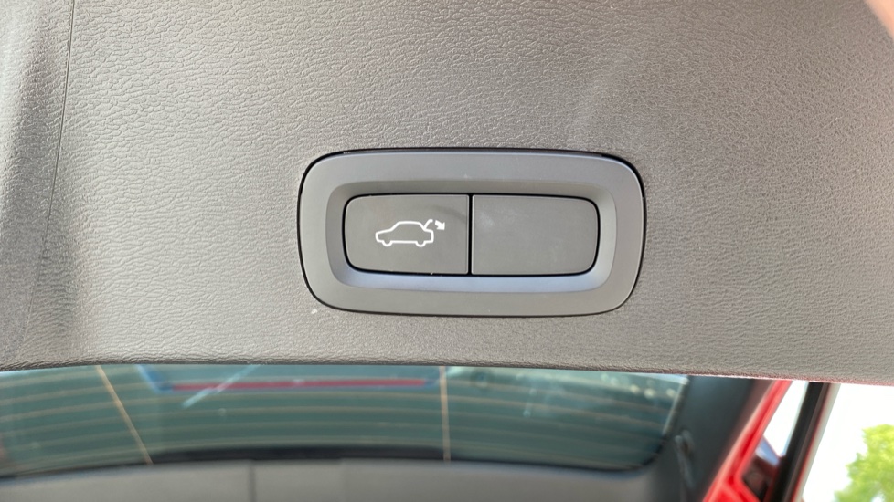 Volvo XC40 1.5 T5 Recharge PHEV Inscription Pro 5dr Auto Estate - Image 35