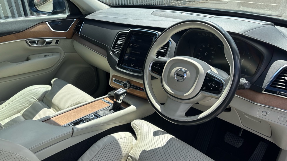 Volvo XC90 2.0 D5 PowerPulse Inscription Pro 5dr AWD G tronic Diesel Estate - Image 4
