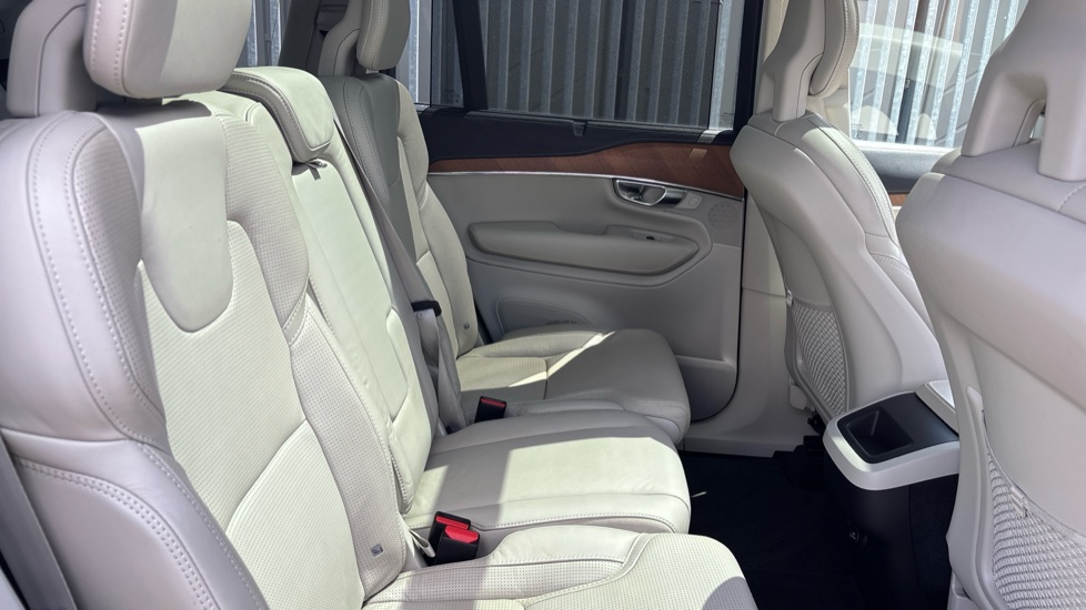 Volvo XC90 2.0 D5 PowerPulse Inscription Pro 5dr AWD G tronic Diesel Estate - Image 6